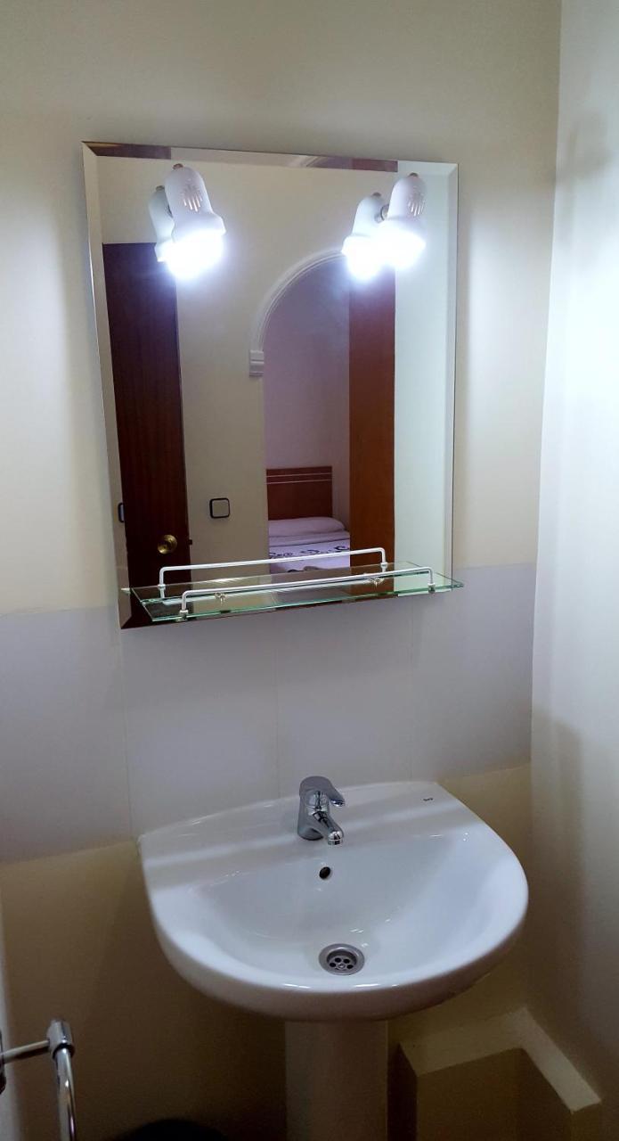 Hostal Machín Madrid Ngoại thất bức ảnh